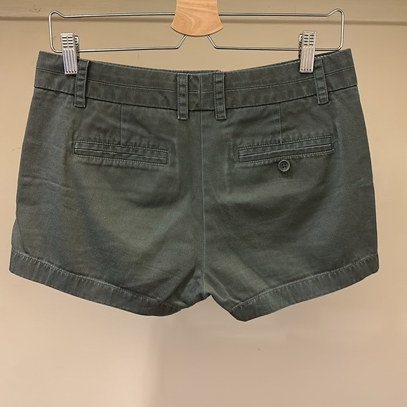 New J. Crew 3" chino short City Fit 100% cotton broken in khaki classic shorts - Picture 5 of 9